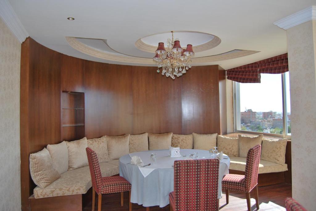 Al Higgi Hotel Янбу Екстер'єр фото