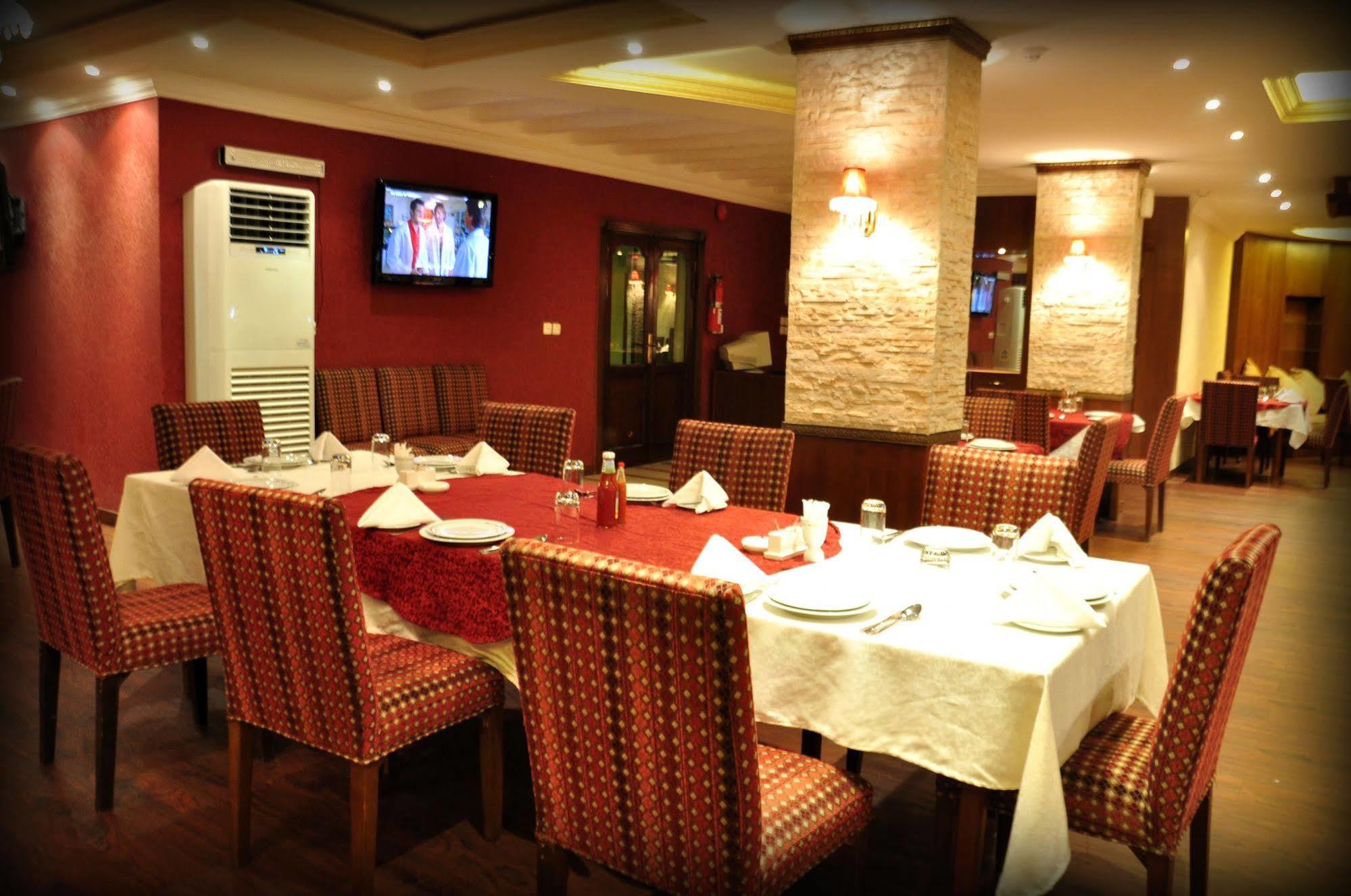 Al Higgi Hotel Янбу Екстер'єр фото