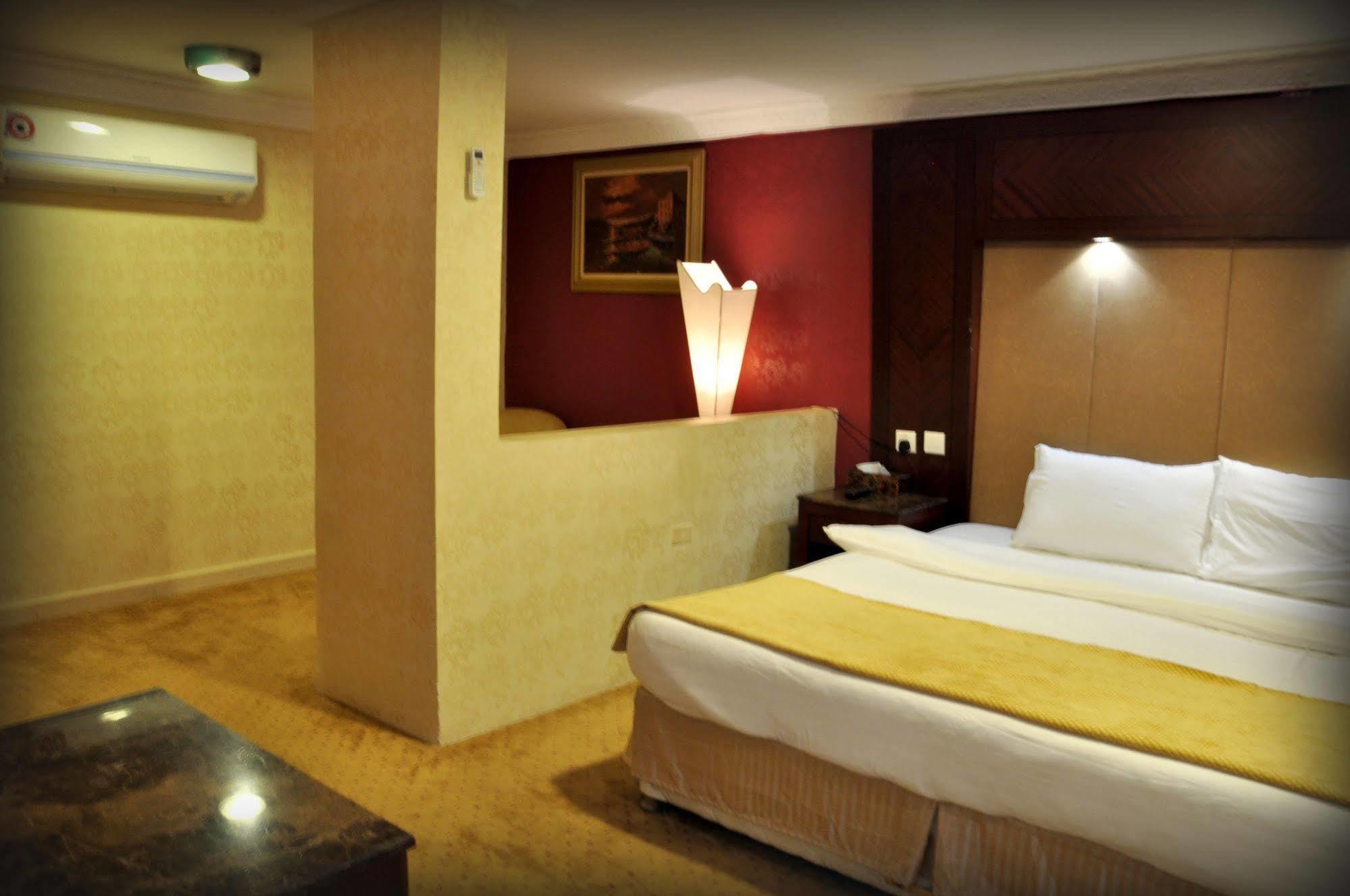 Al Higgi Hotel Янбу Екстер'єр фото