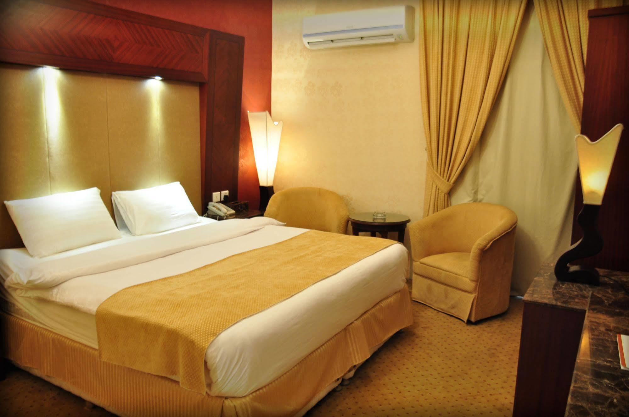 Al Higgi Hotel Янбу Екстер'єр фото