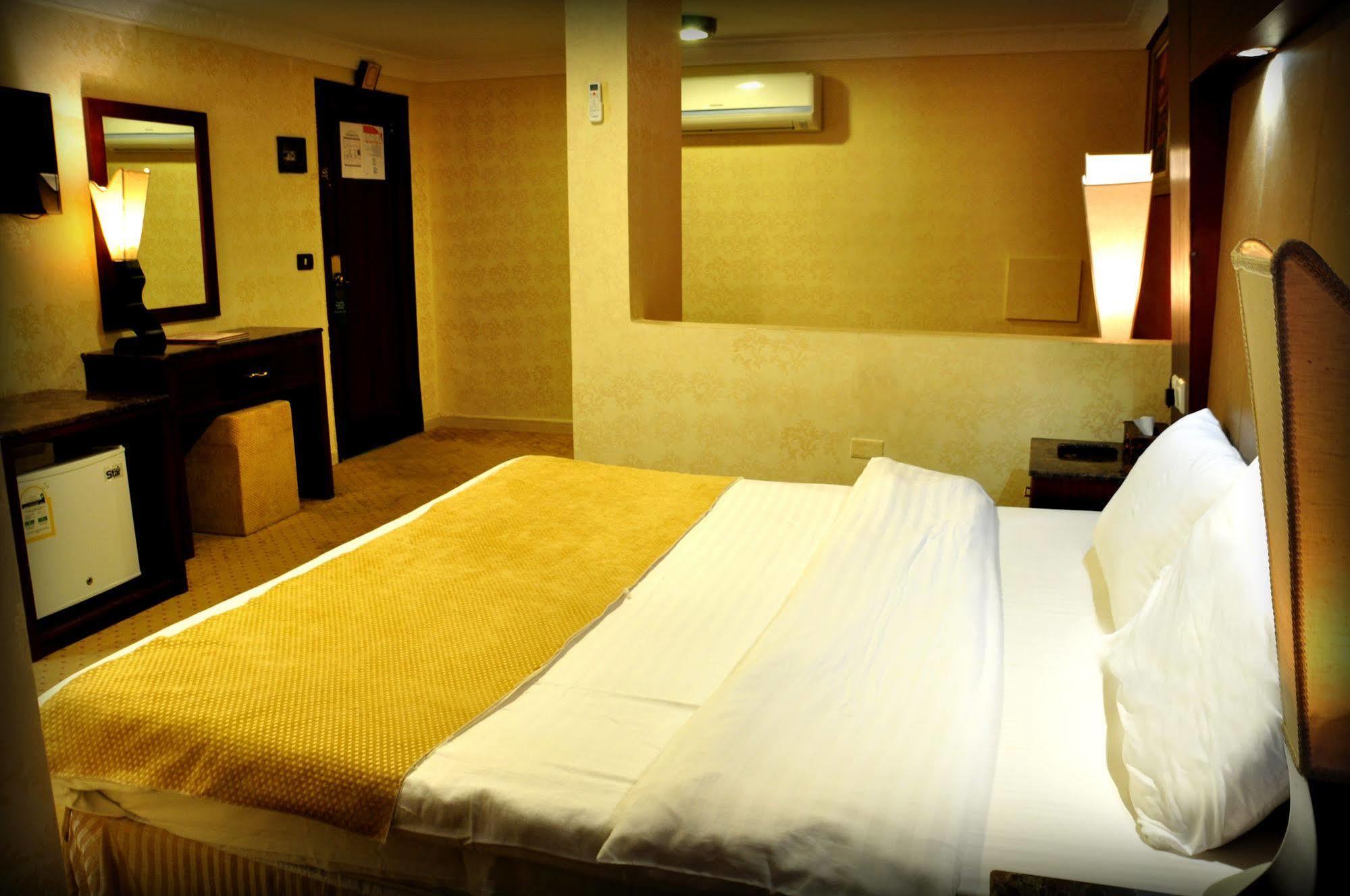 Al Higgi Hotel Янбу Екстер'єр фото