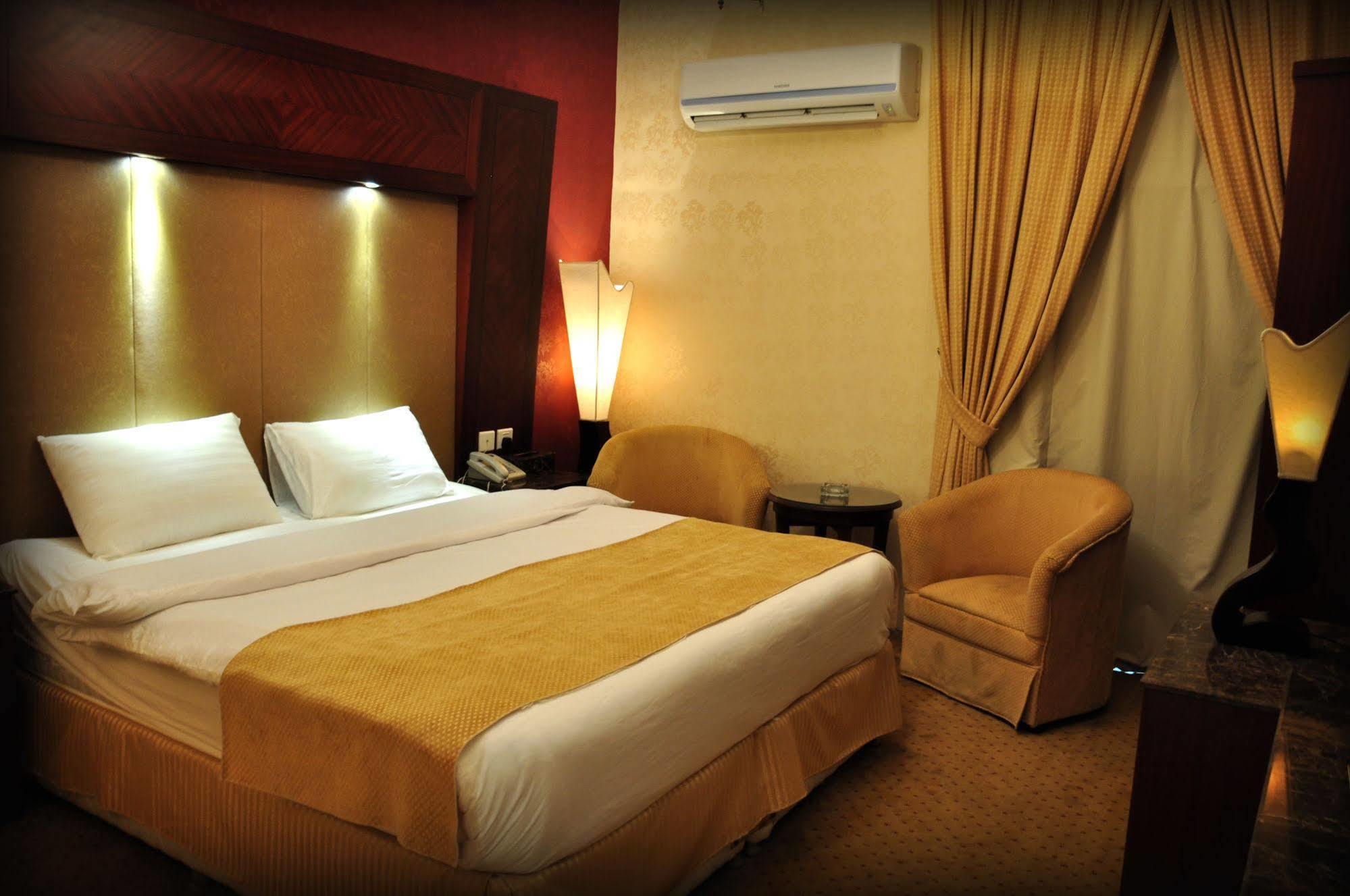 Al Higgi Hotel Янбу Екстер'єр фото
