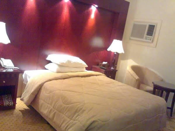 Al Higgi Hotel Янбу Екстер'єр фото